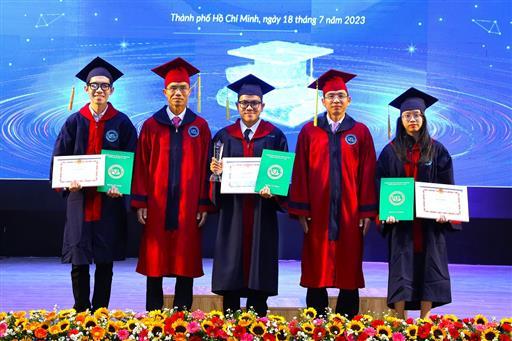 UEL tổ chức Lễ tốt nghiệp năm 2023 cho hơn 1.300 Tân cử nhân