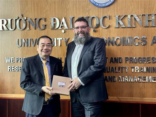 Trường Đại học Birmingham City (Vương quốc Anh) thăm và làm việc tại UEL