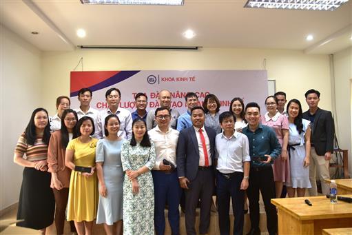 Tọa đàm "Nâng cao chất lượng đào tạo ngành kinh tế" và gặp mặt cựu người học, đơn vị sử dụng lao động