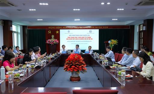 Hội thảo "Thực trạng phát triển kinh tế tư nhân của người Việt Nam và những vấn đề đặt ra"