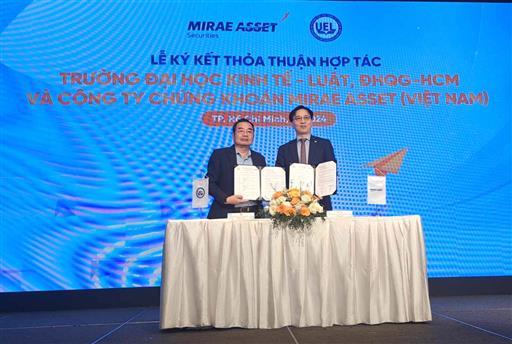 Mirae Asset trao 690 triệu đồng học bổng cho sinh viên UEL