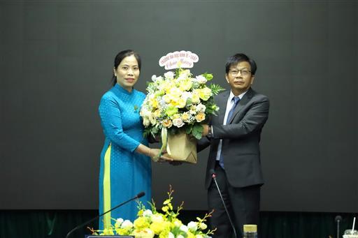 NCS Phạm Thị Bích Ngần bảo vệ luận án tiến sĩ ngành Kinh tế chính trị