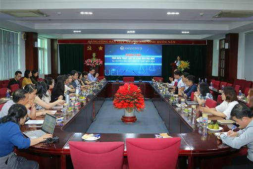 Phổ biến pháp luật về giáo dục đại học cho viên chức, người lao động UEL năm 2024