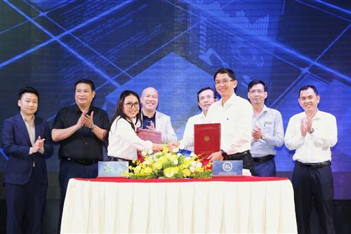 Trường Đại học Kinh tế - Luật và Hiệp hội Logistics TP.HCM ký kết hợp tác