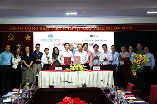 Trường Đại học Kinh tế - Luật và báo Pháp luật TP.HCM ký kết hợp tác