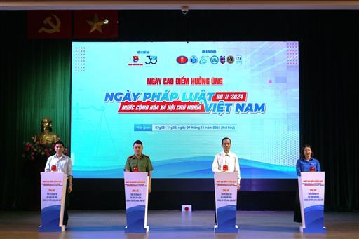 Sôi nổi các hoạt động hưởng ứng ngày Pháp luật Việt Nam