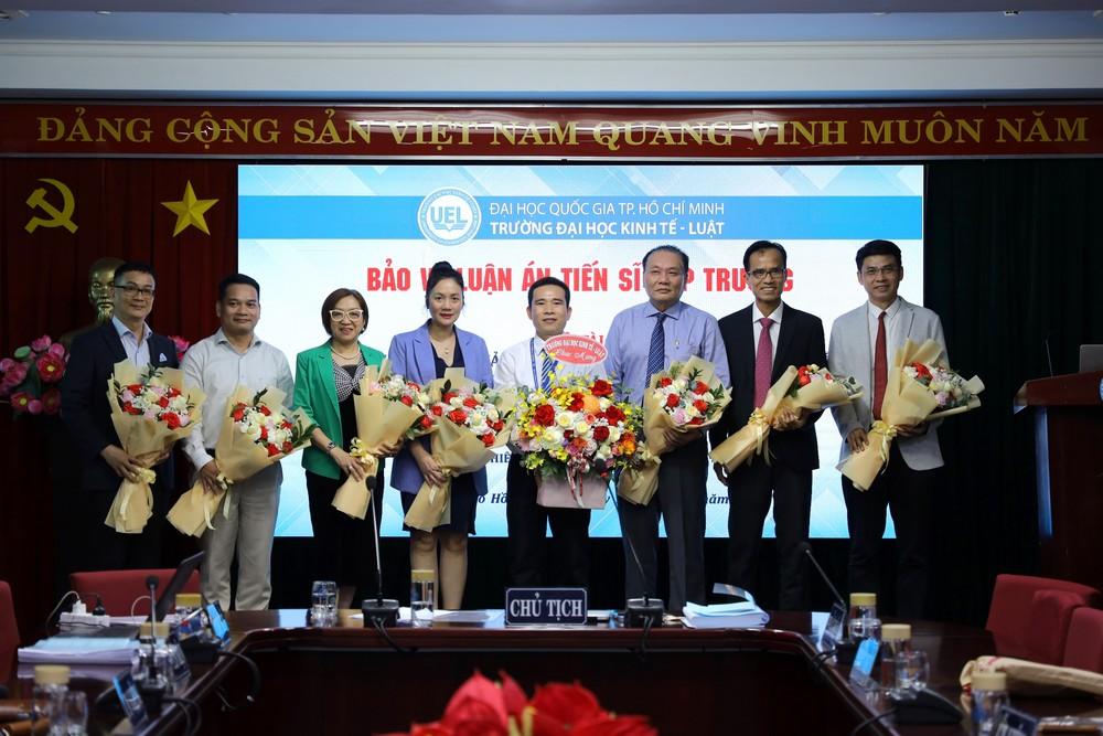 NCS Trịnh Hoàng Anh bảo vệ thành công luận án tiến sĩ ngành Quản trị kinh doanh