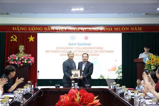 UEL trao đổi học thuật, đẩy mạnh hợp tác với Đại học từ Hàn Quốc