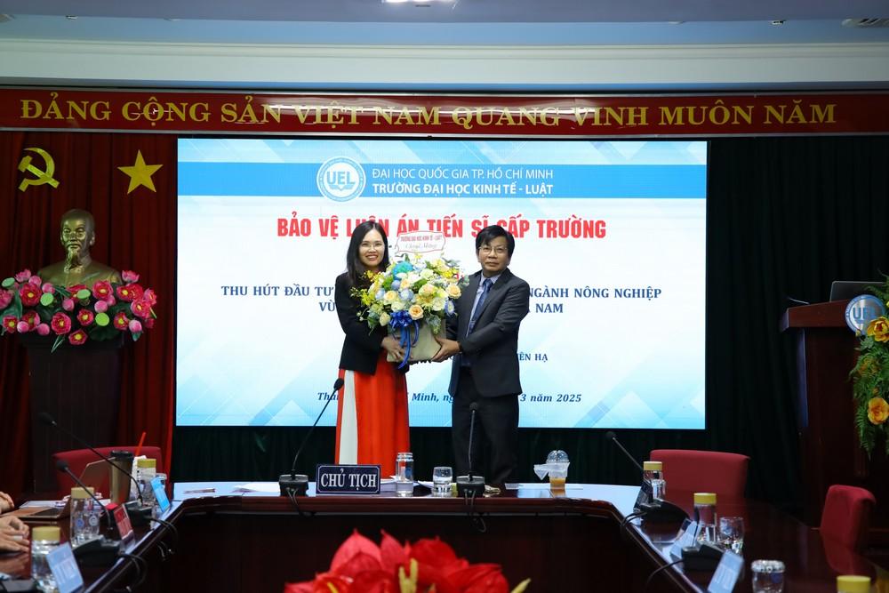 NCS Nguyễn Trần Yên Hạ bảo vệ thành công luận án tiến sĩ ngành Kinh tế học
