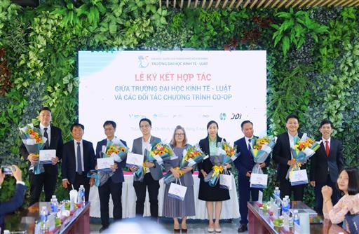 UEL hợp tác thêm với 7 doanh nghiệp, phát triển mạnh chương trình đào tạo Co.op